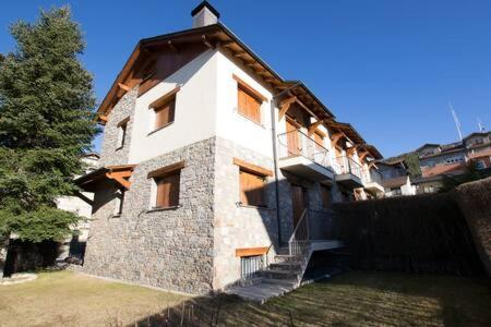 Casa Amb Jardi Alp Lägenhet Exteriör bild